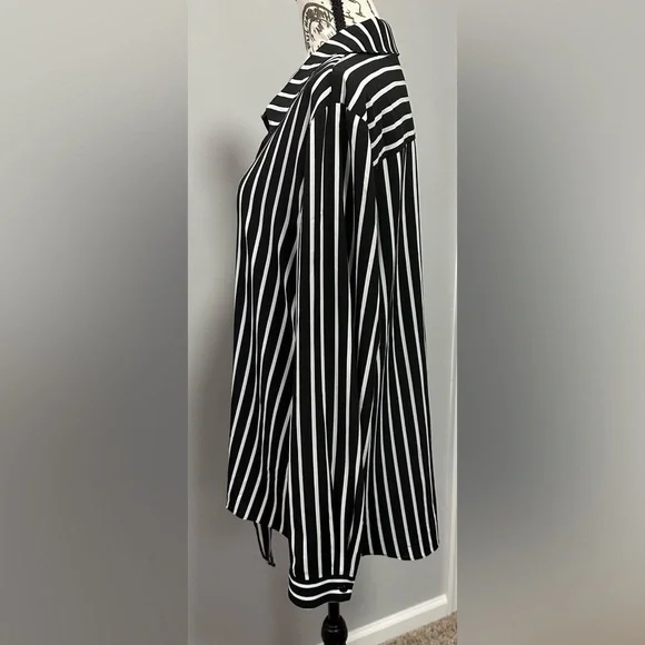 👚 Susan Graver Women's Button-Up Blouse - Size 10🌟 - Picture 5 of 13